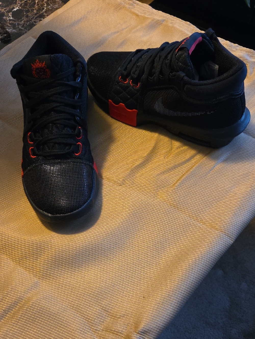 Nike LeBron Witness VIII 8 Black University Red Bred Basketball Shoes